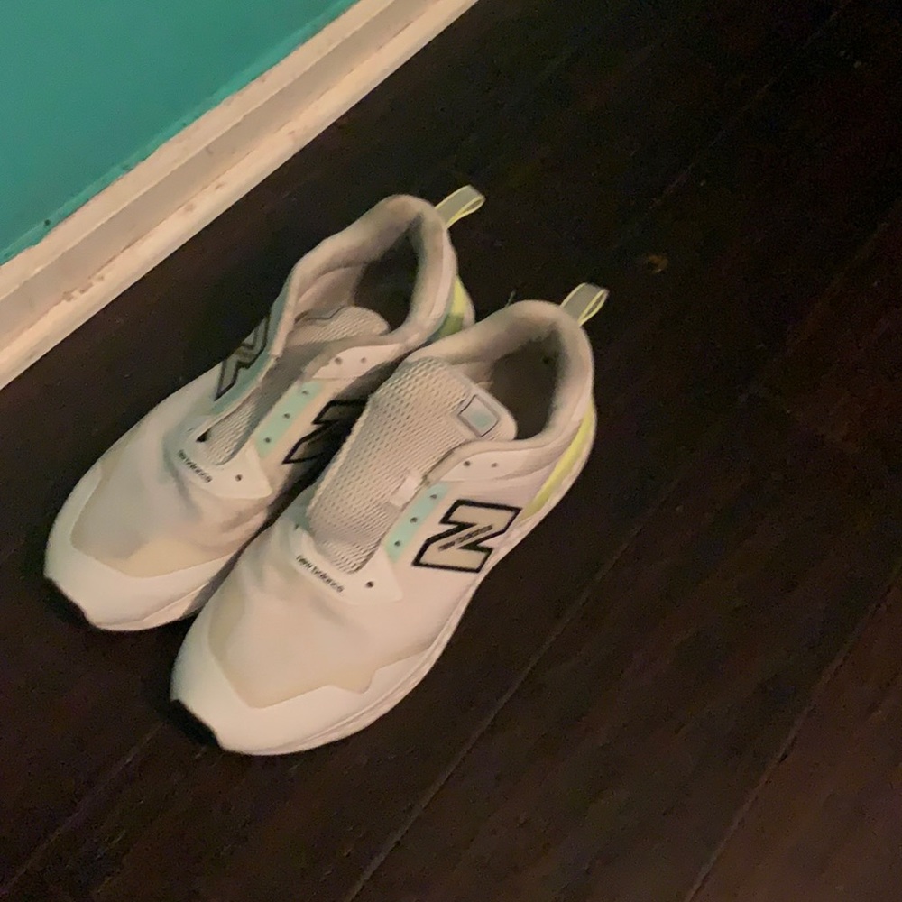 New Balance memory foam sneakers need inner pad/strings soles in tact no wholes